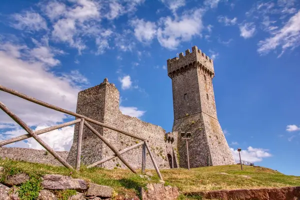 Οχύρωση Του Κύριου Πύργου Rocca Radicofani Στην Τοσκάνη Της Ιταλίας — Φωτογραφία Αρχείου