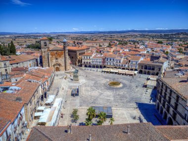 İspanya, Caceres 'deki Plaza Belediye Başkanı de Trujillo' nun hava manzarası.