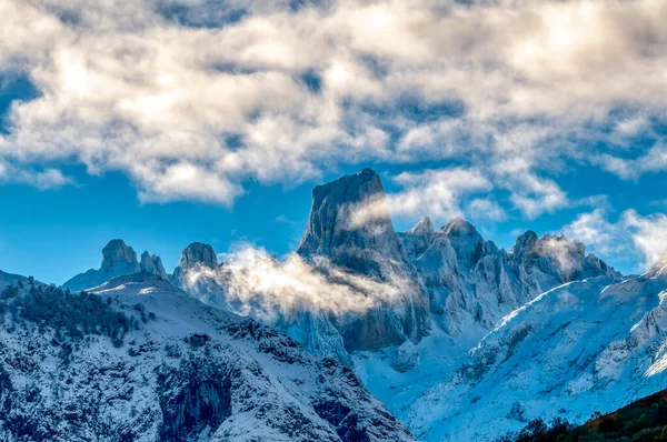 stock image Naranjo de Bulnes, known as Picu Urriellu in Picos de Europa National Park, Asturias, Spain