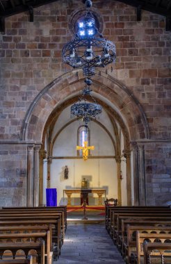 Asturias, Villaviciosa 'daki Santa Maria de la Oliva kilisesinin içinde. İspanya.