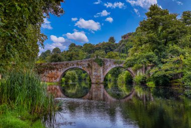  Allariz, Orense 'deki Vilanova' nın Roma köprüsü. İspanya