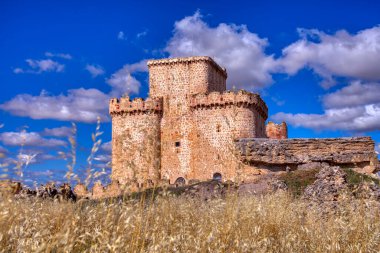 Castilla y Leon 'daki Segovia eyaletindeki Turegano kalesi. İspanya.
