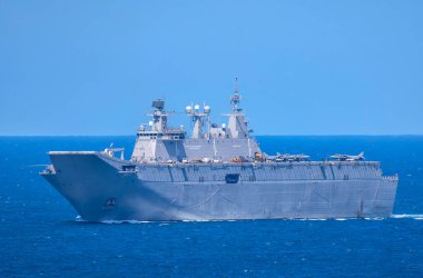 Gijon, Asturias 'taki İspanyol donanmasından L-61 uçak gemisi I. Juan Carlos.