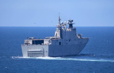 Gijon, Asturias 'taki İspanyol donanmasından L-61 uçak gemisi I. Juan Carlos.