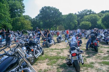 Roselle, New Jersey - 18 Eylül 2005: Motosikletler Warinanco Park 'a park edildi ve özgürlük için Rolling Thunder Ride' a binmeye hazırlanıyorlar.