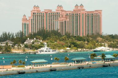 Nassau, Bahamalar - 15 Nisan 2008: Cennet Adası 'ndaki Atlantis tatil beldesinin manzarası