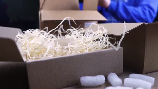 Eco Package Parcels Biodegradable Filler Box Filled Filler Does Harm — Vídeo de Stock