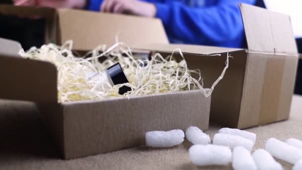 Eco Package Parcels Biodegradable Filler Box Filled Filler Does Harm — Stock video