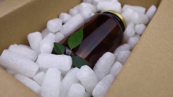Eco Package Parcels Biodegradable Filler Box Filled Filler Does Harm — Vídeo de Stock