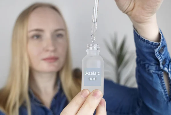 Azelaic Acid Girl Applies Azelainates Her Face Laboratory Research Facial — Stock Photo, Image