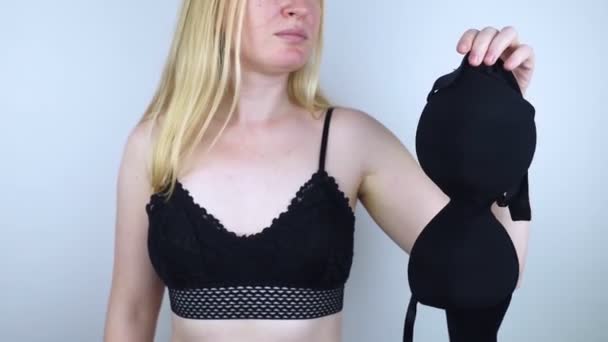 Bra Yang Tidak Nyaman Bekas Bra Pakaian Dalam Non Anatomi — Stok Video