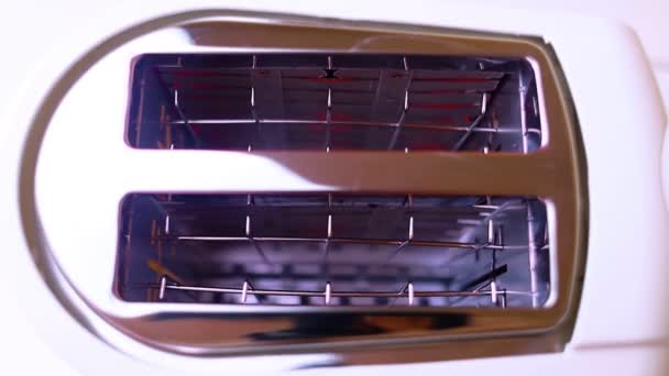 Sıcak Tost Makinesi Ekmek Kızartmak Için Elektrikli Aletin Üst Görüntüsü — Stok video