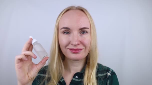 Retinol Girl Smears Her Face Antioxidant Wrinkle Cream Aging Facial — Stock Video
