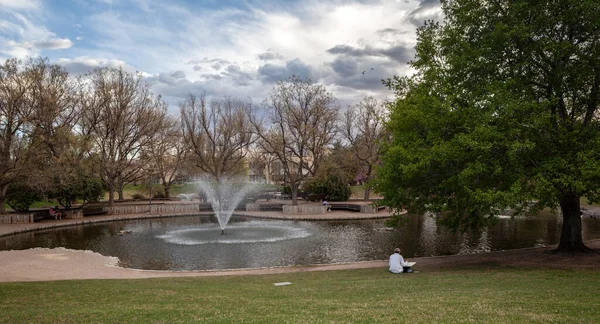 Staw Kaczkowy Terenie Uniwersytetu Nowym Meksyku Albuquerque Został Zbudowany Pod Obrazek Stockowy