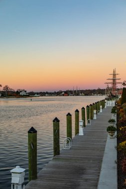 Mystic, Connecticut 'ta Mystic River Sonbahar günbatımında