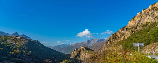 Sonbaharda Briancon Büyük Bir Vadinin Ortasında Fransız Güney Alplerinde Manzara — Stok fotoğraf
