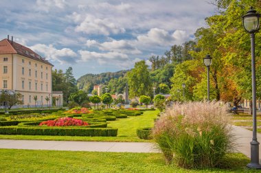 Rogaska Slatina Termal Su Tedavi Merkezi 'nin sonbaharında bahçe ve park Güney Styria' da Slovenya 'da spa