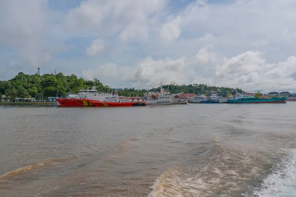 Sorong Indonézia Február 2023 Kilátás Komp Waisai Sorong Hajók Mólón — Stock Fotó