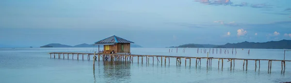 Wasserhaus Der Küste Von Saporkren Waisai Raja Ampat Hintergrund Blauer — Stockfoto