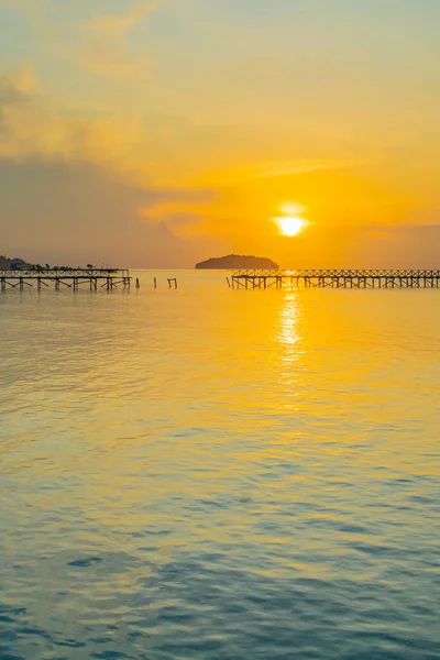 Nascer Sol Com Cais Quebrado Costa Raja Ampat Ilha Waisai — Fotografia de Stock