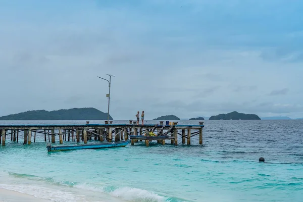 Raja Ampat West Papua Indonesien Februar 2023 Menschen Hölzernen Pier — Stockfoto