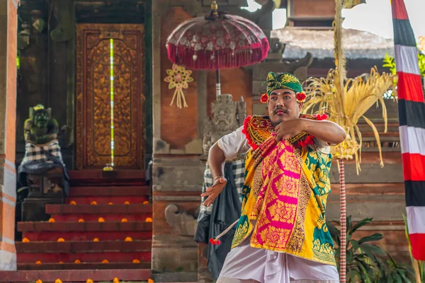 印度尼西亚巴厘 2023年2月14日 一名男子在印度尼西亚巴厘的乌布德表演了传统的芭蕾舞 巴隆舞 — 图库照片