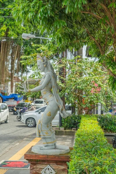 Балі Індонезія Лютого 2023 Балійська Традиційна Жіноча Танцювальна Статуя Біля — стокове фото