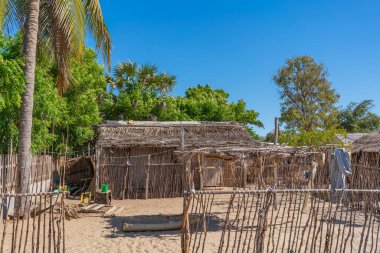 Morondava, Madagaskar - 30 Mayıs 2023: Morondava Limanı 'ndaki insanlar ve çalışmaları. Balıkçılar