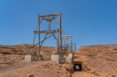 Salinas de Pedra de Lume 'da tuz taşımak için ahşap yapı Sal Adası, Cape Verde' deki eski tuz gölleri