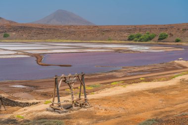 Salinas de Pedra de Lume 'deki manzara, Sal Adası' ndaki eski pembe tuz gölleri, Cape Verde
