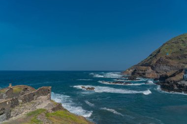Atlantik Okyanusu manzarası Santo Antao Adası 'nın kuzey kıyısı, Cape Verde.