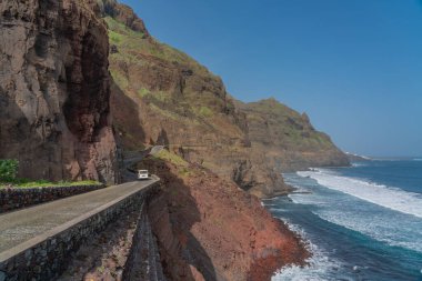 Atlantik Okyanusu manzarası Santo Antao Adası 'nın kuzey kıyısı, Cape Verde.