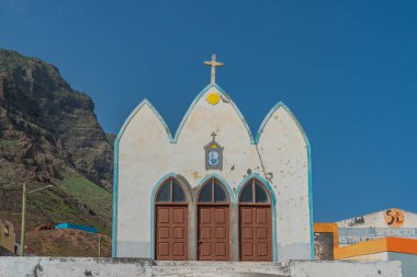 Santo Antao Adası, Cape Verde 'deki Ponta do Sol köyünde küçük bir kilise.