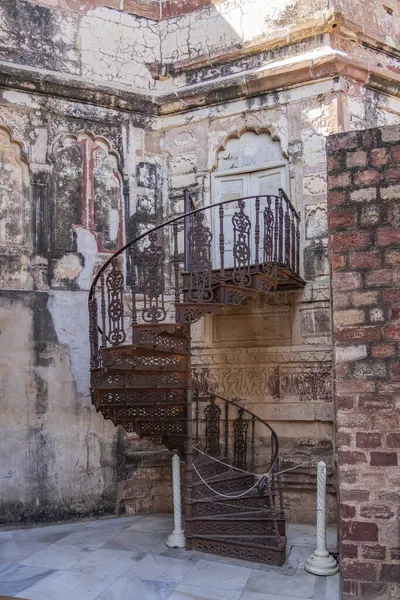 Uma Velha Escada Espiral Ferro Forte Mehrangarh Jodhpur Rajastão Índia Fotos De Bancos De Imagens Sem Royalties
