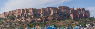 Jodhpur, Rajasthan, Hindistan Mehrangarh Kalesi ve Jaswant Thada Mausoleum, mavi şehir Jodhpur.