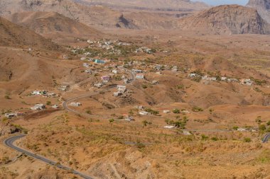 Dağ sırası olan manzara ve Cape Verde 'de Santiago Adası' na bağlı bir köy.