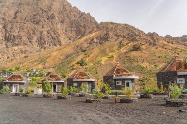 Cha das Caleiras, Cape Verde - 13 Haziran 2024: Şarap köyü Cha das Caldeiras, Cape Verde 'de Fogo Kraterindeki Misafir Evleri