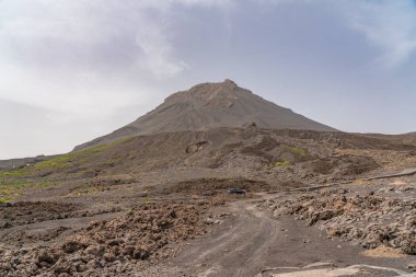 Pico do Fogo 'nun bulunduğu manzara. Cha das Caldeiras, Cape Verde, Fogo Adası' nda lavla birlikte kraterde.