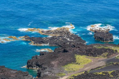 Sahil manzarası ve Atlantik Okyanusu Ponta da Ferraria, Ponta Delgada, Sao Miguel Adası, Azores, Portekiz