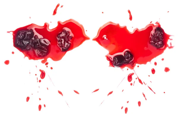 Ezilmiş Olgun Kiraz Beyaza Izole Edilmiş Kırmızı Meyve Suyu Birikintisinde — Stok fotoğraf