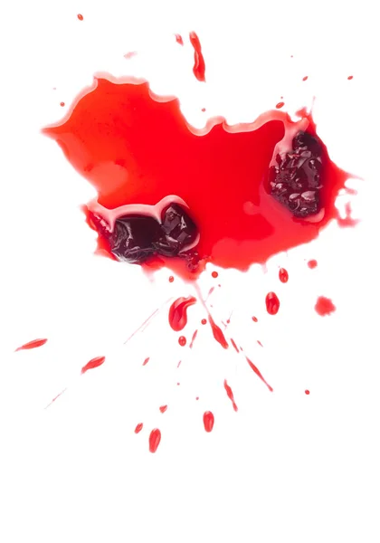 Cerise Aigre Mûre Écrasée Dans Flaque Jus Rouge Isolé Sur — Photo