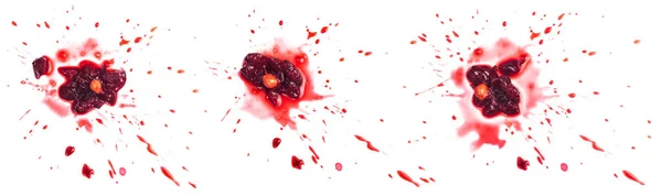 Schiacciato Ciliegia Acida Matura Nella Pozzanghera Succo Rosso Isolato Bianco — Foto Stock