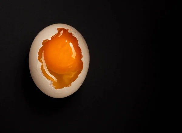 Egg Yolk Shell Black Background — Stock Photo, Image