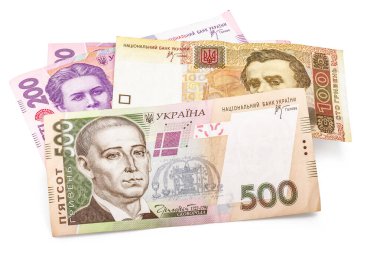 Ukrayna parası Hryvnia banknotu 500, 200 ve 100 değerinde beyaza izole edilmiş. kırpma yolu