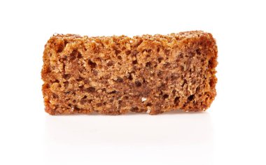 İzole edilmiş çavdar ekmeği, beyaz üzerine tuzlu ekmek.