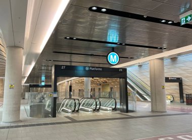 Sydney, Avustralya - 21 Eylül 2024: Metro North West Merkez İstasyonu ve Sydney Metro Bankstown Hattı