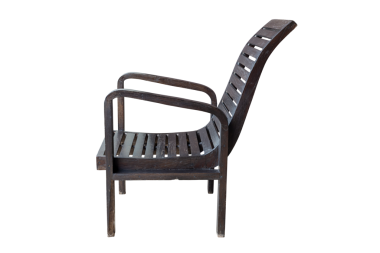 Kırpma yolu ile izole edilmiş eski klasik ahşap sandalye yan görünümü