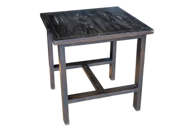 Eski tip ahşap masa kırpma yolu ile izole