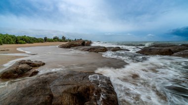 Hint Okyanusu üzerinde güzel bir günbatımı Sri Lanka