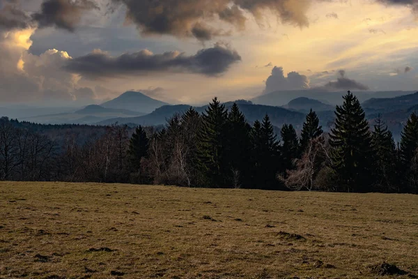 Puesta Sol Montaña Central Checa República Checa Europa — Foto de Stock